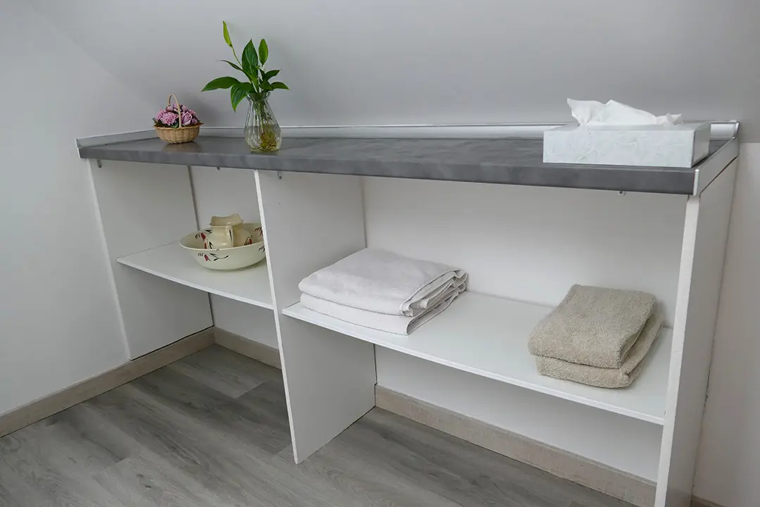 Gîte le Lido appartement le roseline confortable moderne accès jardin et extérieur douche cuisine une chambre séparée lit double endroit tranquille